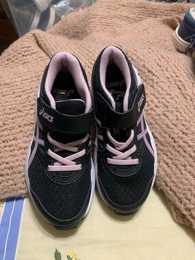 ASICS Kids Black and Light Pink Athletic Sneakers